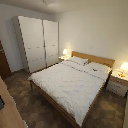 Apartment Kostanjevica Na Krki דירה